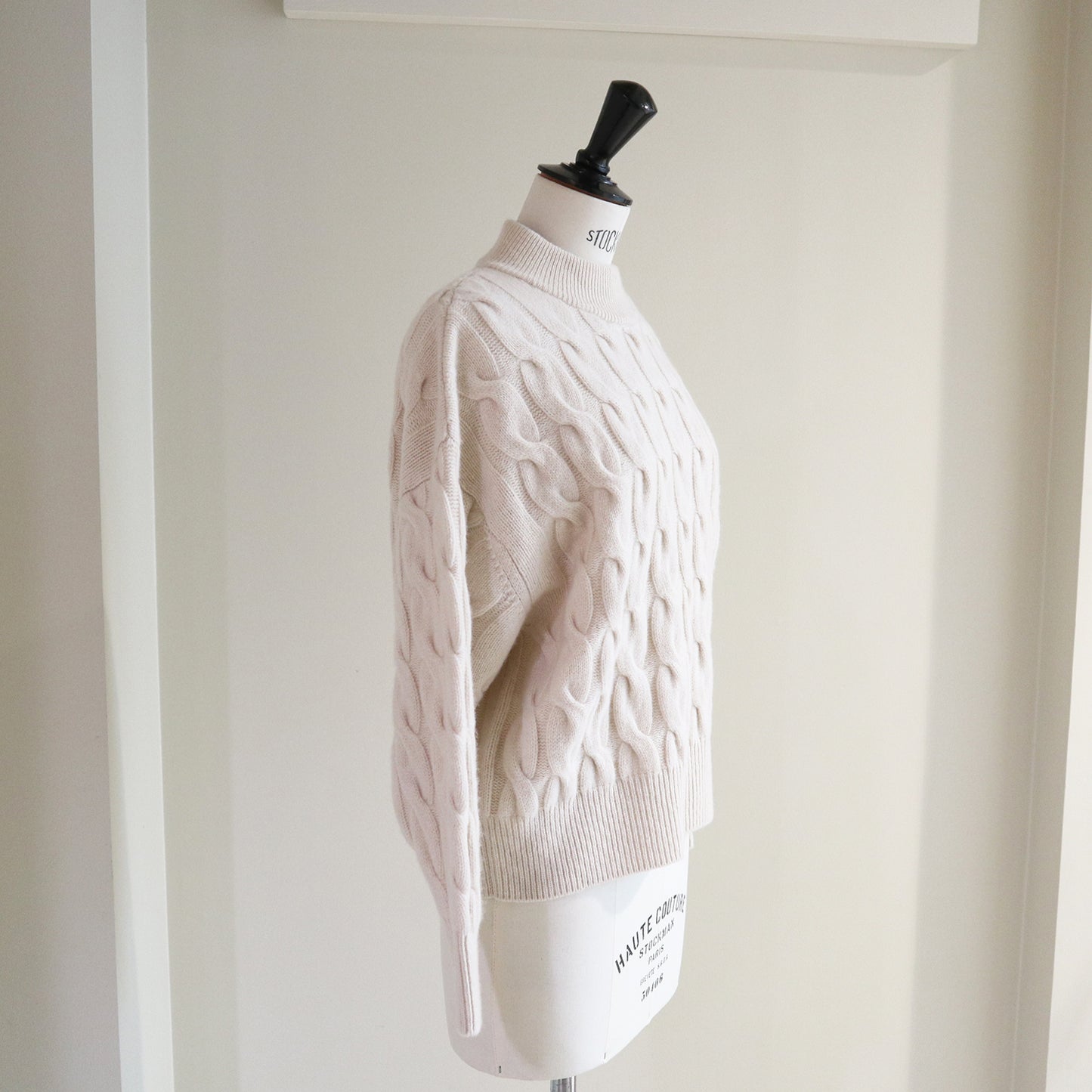 BATONE/SUPREME LAMB CABLE MOCK NECK
