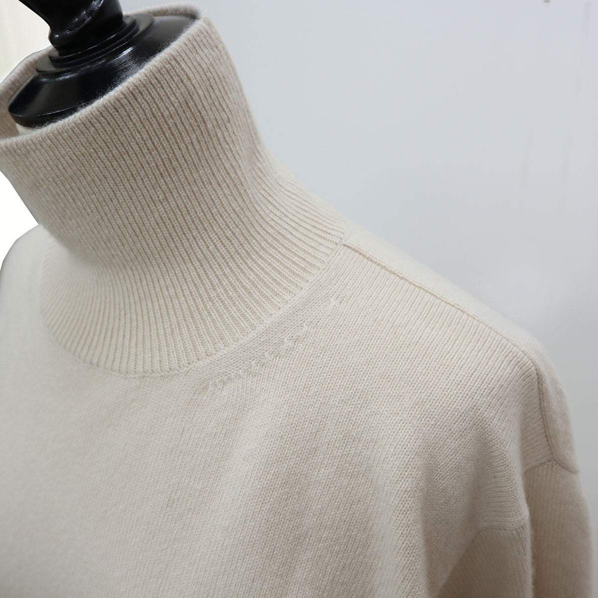 BATONER/INNOCENT CASHMERE TURTLE NECK
