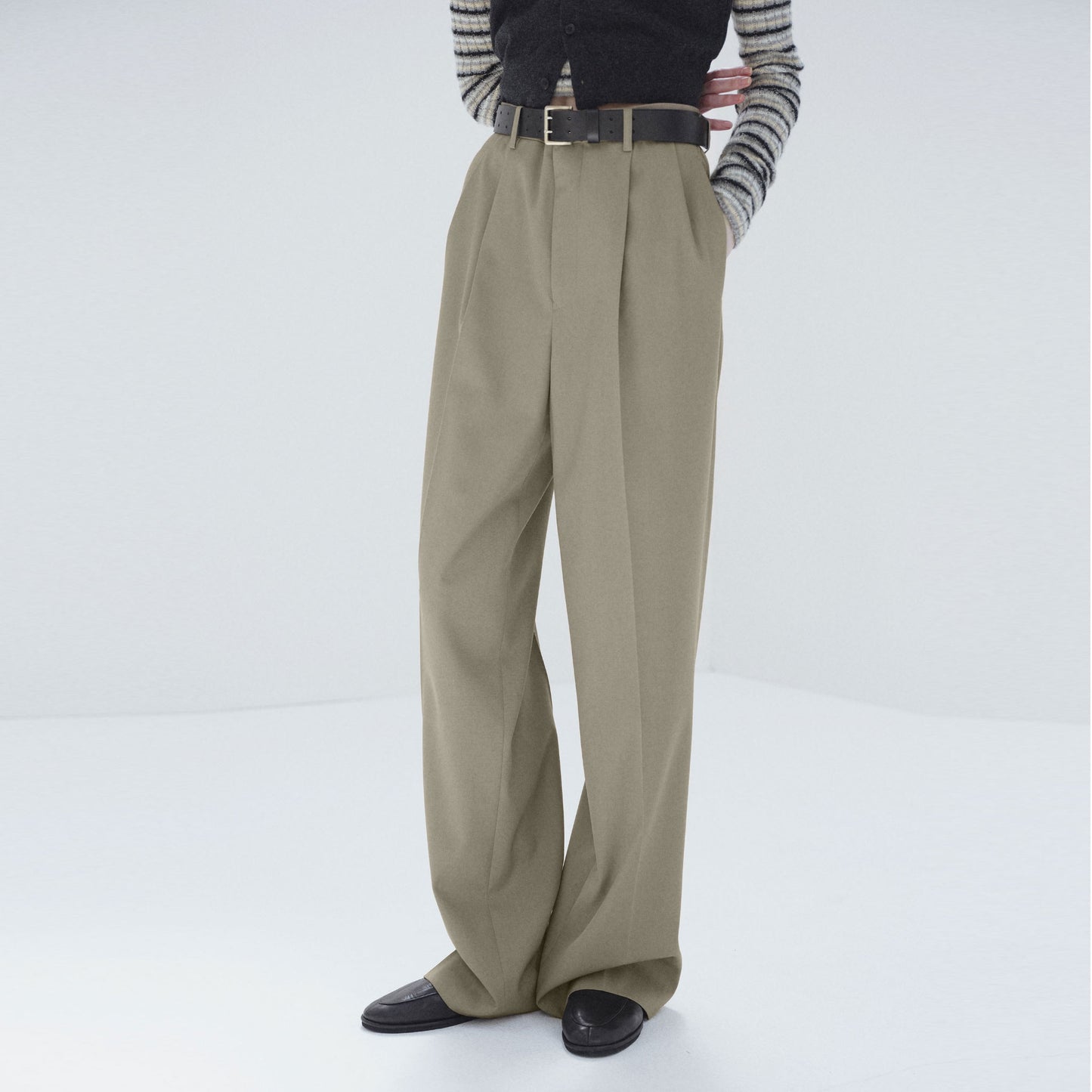 AURALEE/LIGHT WOOL MAX CABARDINE TWO-TUCK SLACKS