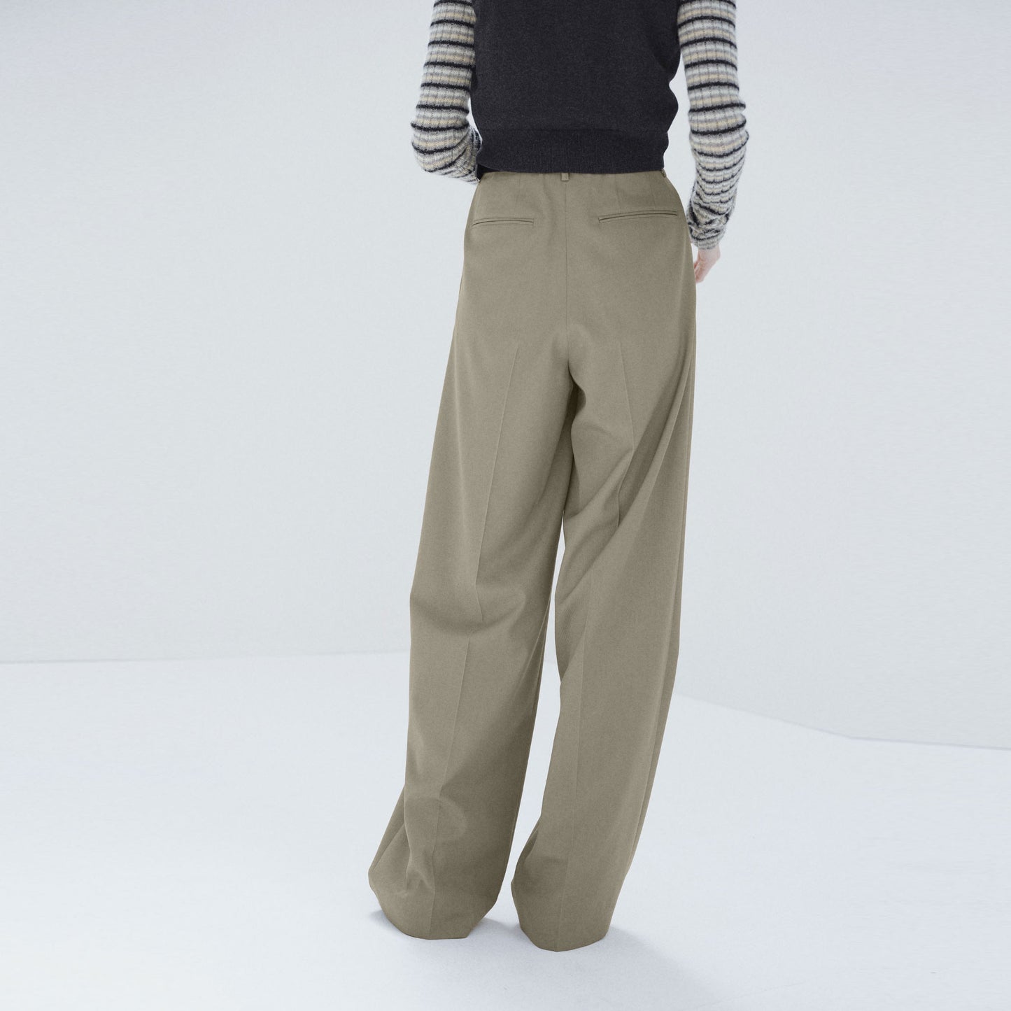 AURALEE/LIGHT WOOL MAX CABARDINE TWO-TUCK SLACKS