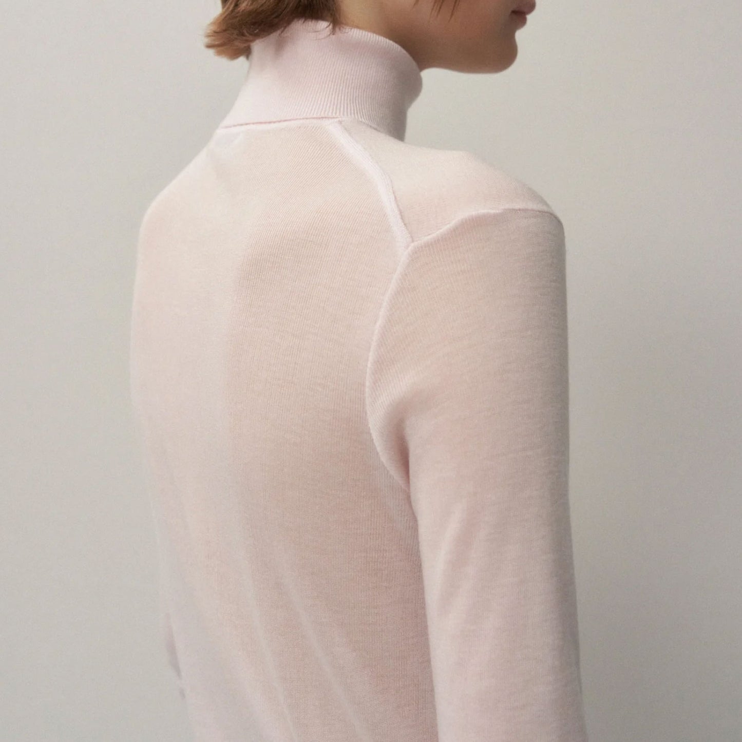 ATON|SILK BLENDED CIRCULAR RIB TURTLENECK SWEATER