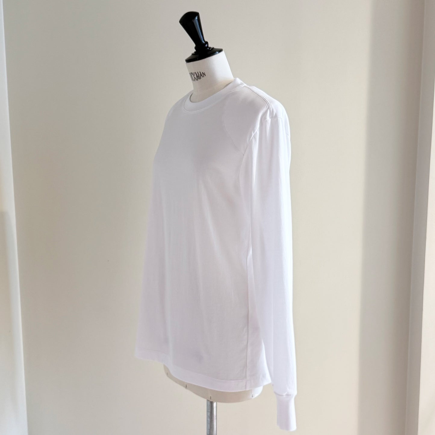 BOWTE/SUPIMA COTTON PADDED SHOULDER TEE