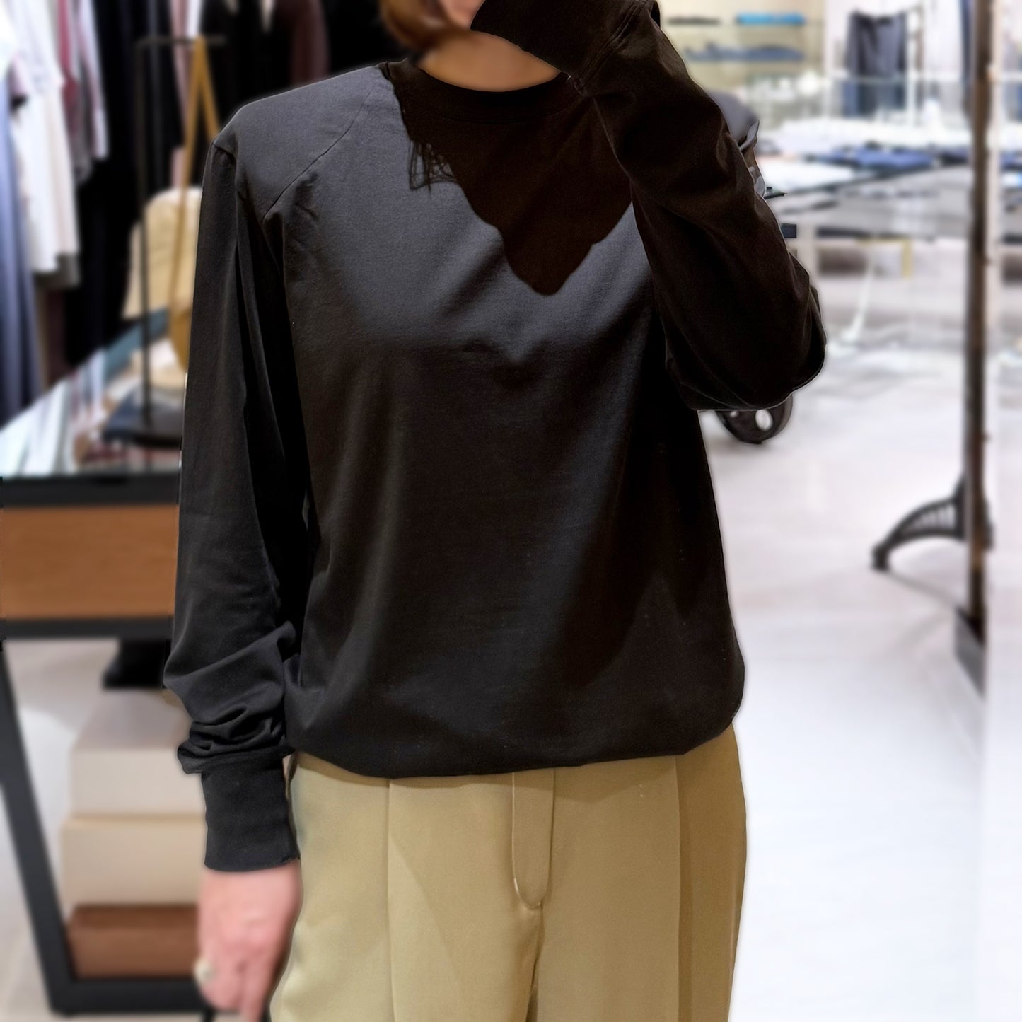 BOWTE/SUPIMA COTTON PADDED SHOULDER TEE