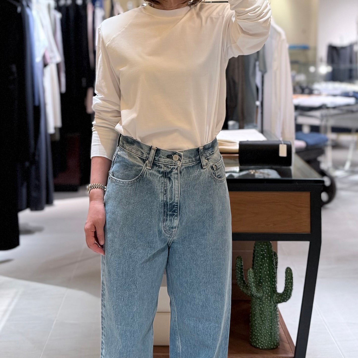 BOWTE/SUPIMA COTTON PADDED SHOULDER TEE