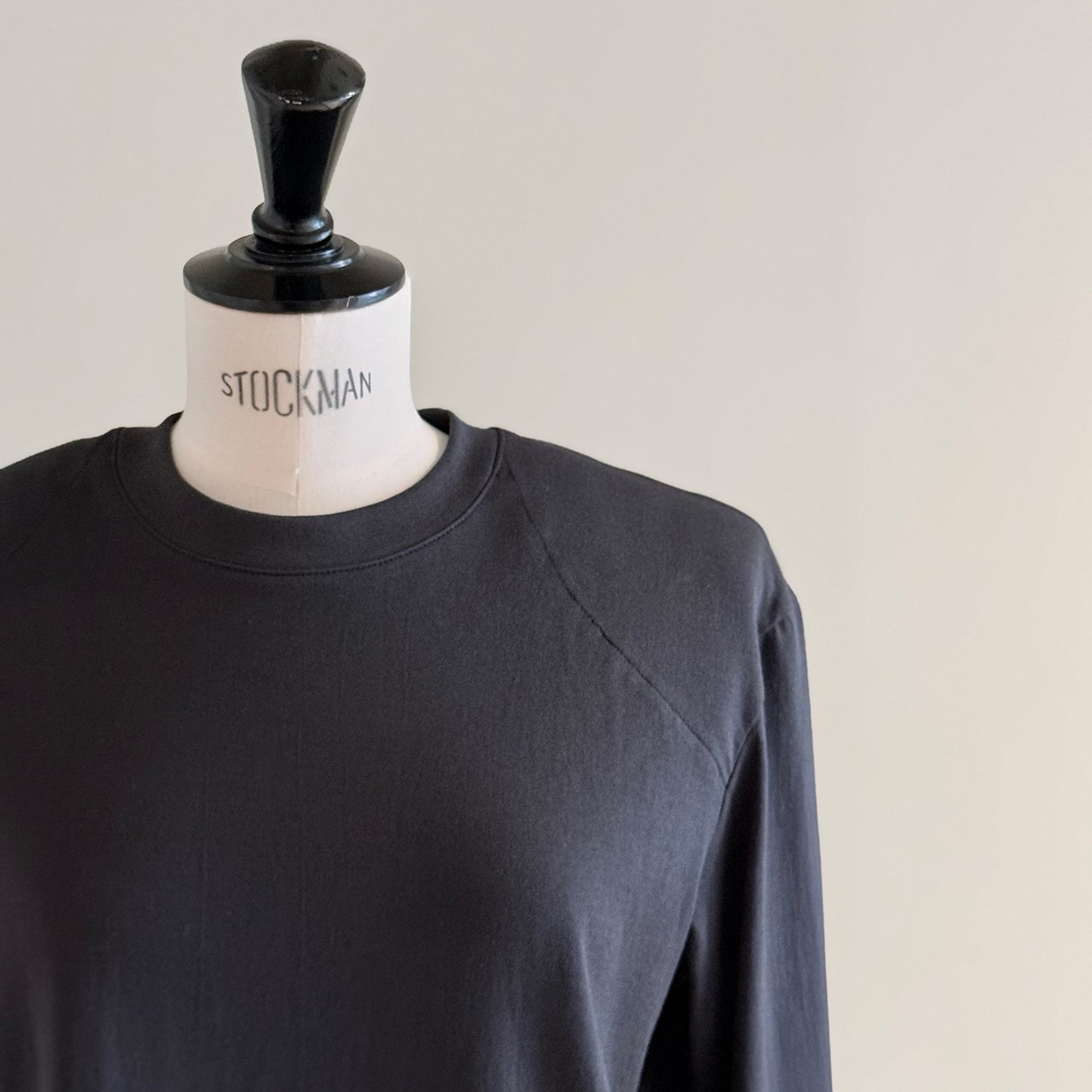 BOWTE/SUPIMA COTTON PADDED SHOULDER TEE