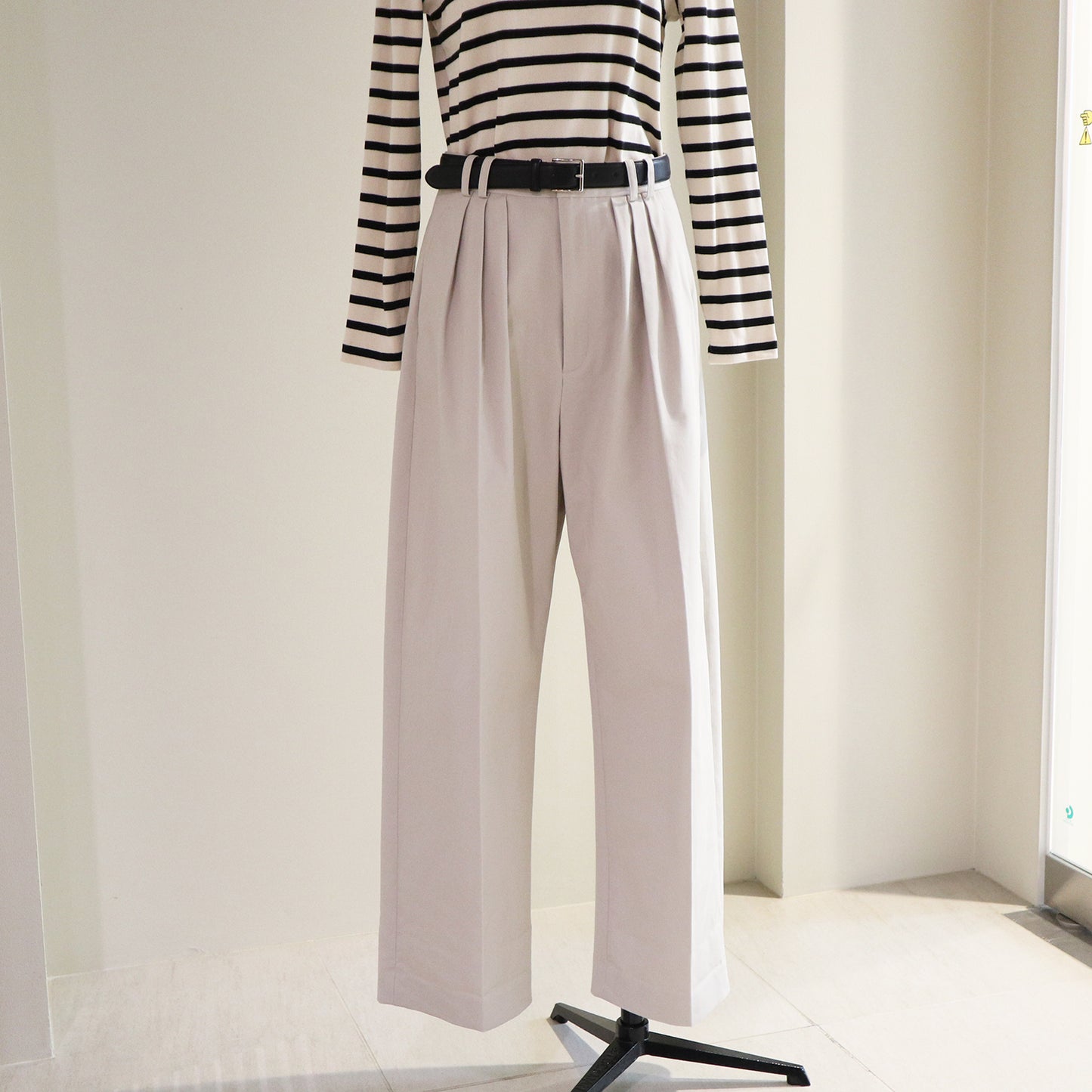 THREEDOTSTURQUOISE/THREE TUCK PANTS IVORY