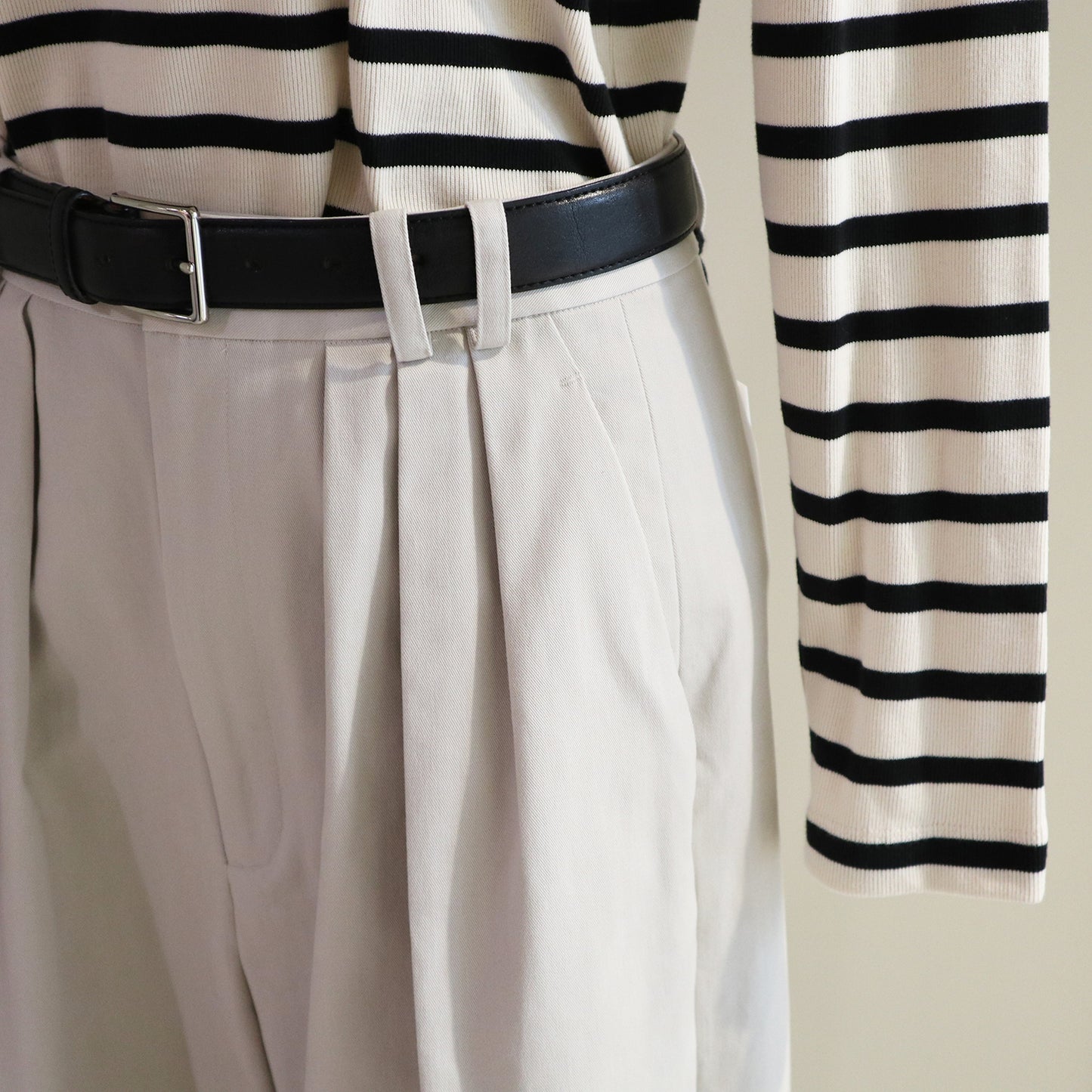 THREEDOTSTURQUOISE/THREE TUCK PANTS IVORY
