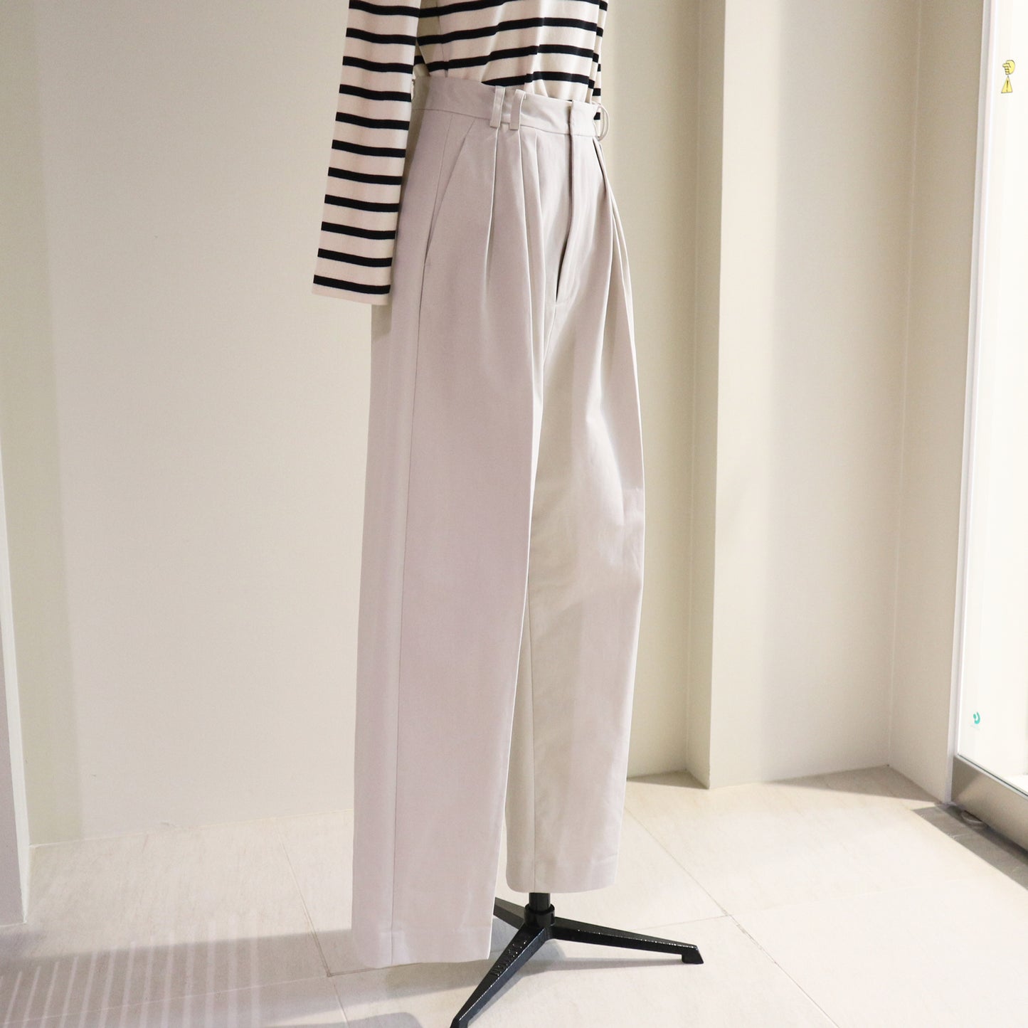 THREEDOTSTURQUOISE/THREE TUCK PANTS IVORY