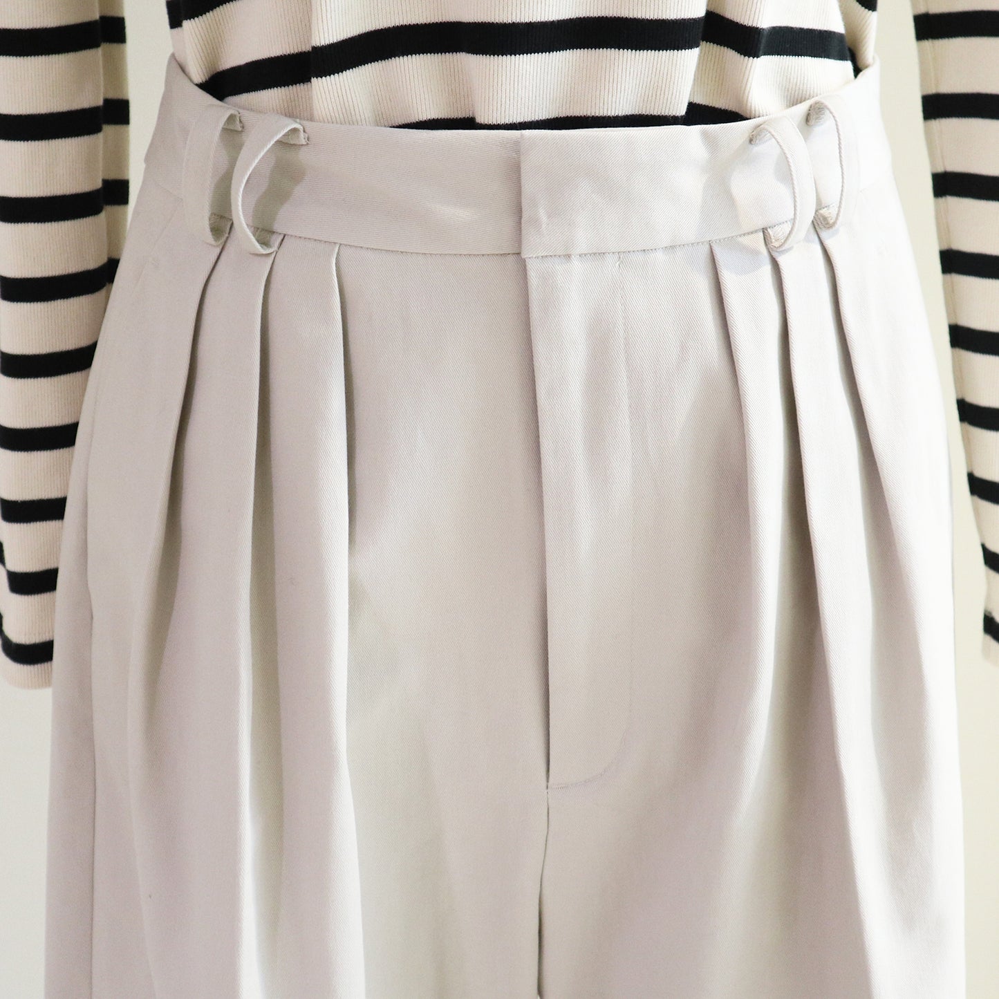 THREEDOTSTURQUOISE/THREE TUCK PANTS IVORY