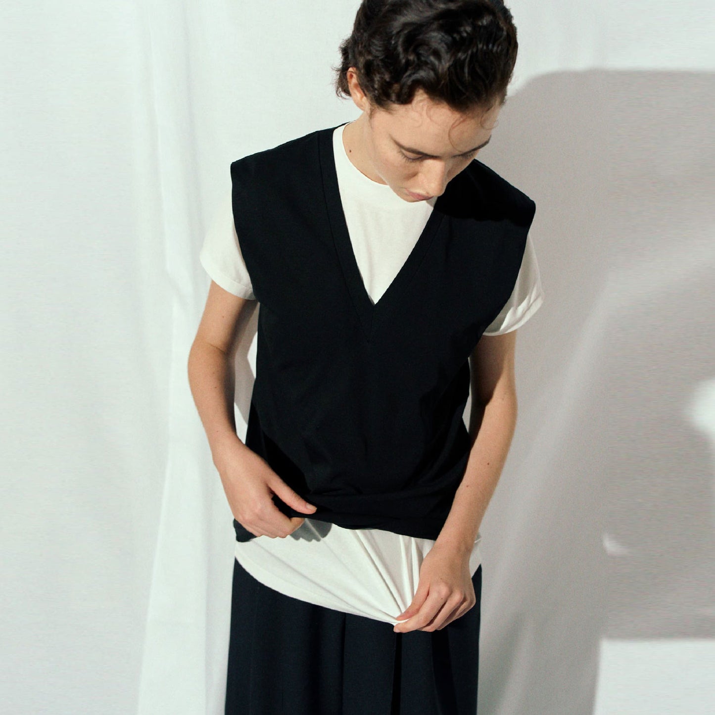 GOOD PEOPLE GOOD STITCHING GOOD PRODUCT/FRESCA ULTRA HIGH GAUGE RIB V NECK NOSLEEVE T