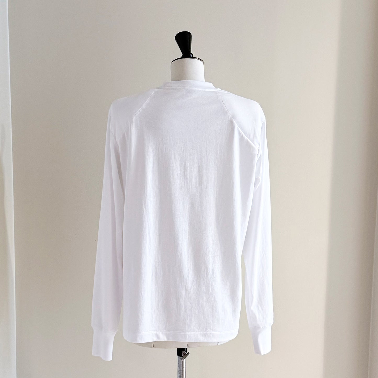BOWTE/SUPIMA COTTON PADDED SHOULDER TEE