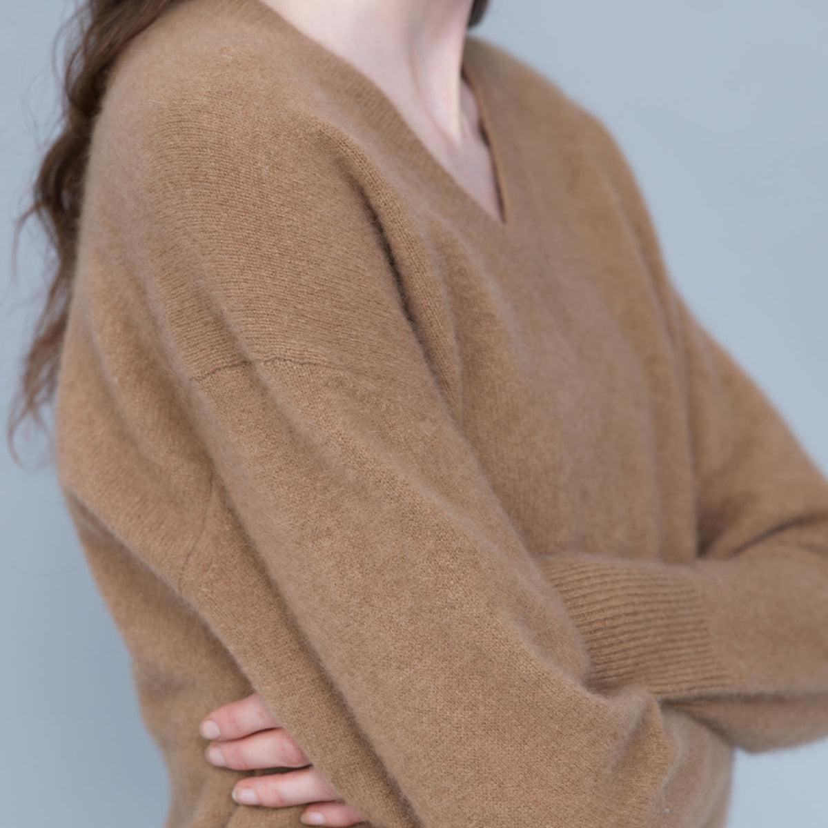BATONER/CASHMERE FOX AIR TENJIKU V NECK