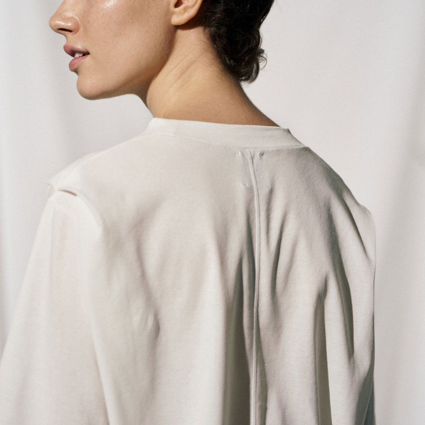 GOOD PEOPLE GOOD STITCHING GOOD PRODUCT/FRESCA UITRA GAUGE RIB CREW NECK PLEAT SHOULDER T