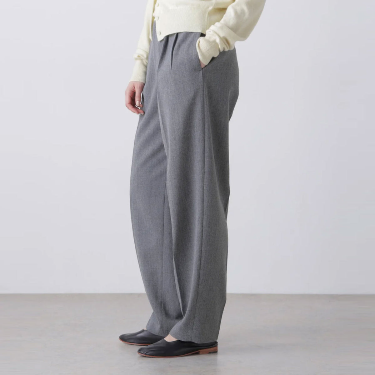YLEVE/ROUGH WOOL TROUSERS